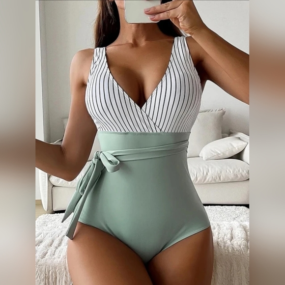 New, Striped contrast swimsuit with side tie womens medium 8 10 - Picture 3 of 5